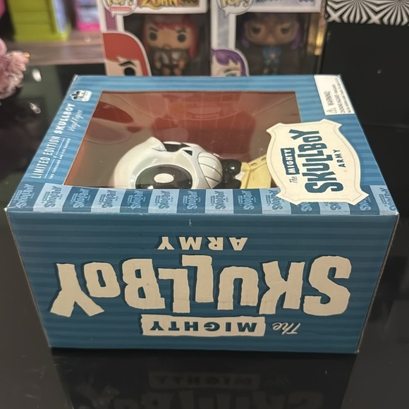 The Mighty Skullboy Army Vinyl Figure by DarkHorse Deluxe Limited Edition NRFB - Picture 5 of 7
